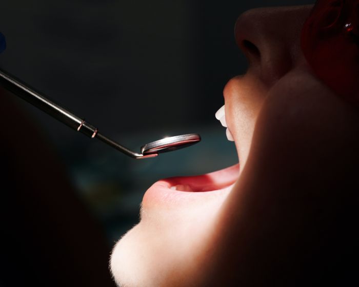 La dentist