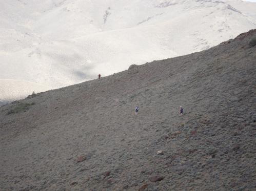 Membri JPL vaneaza meteoriti la Battle Mountain Membri JPL vaneaza meteoriti la Battle Mountain