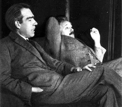 Niels Bohr si Albert Einstein Niels Bohr si Albert Einstein