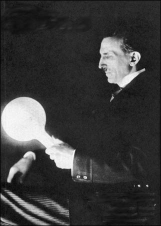 nikola tesla isi foloseste corpul pentru a conduce electricitate nikola tesla isi foloseste corpul pentru a conduce electricitate