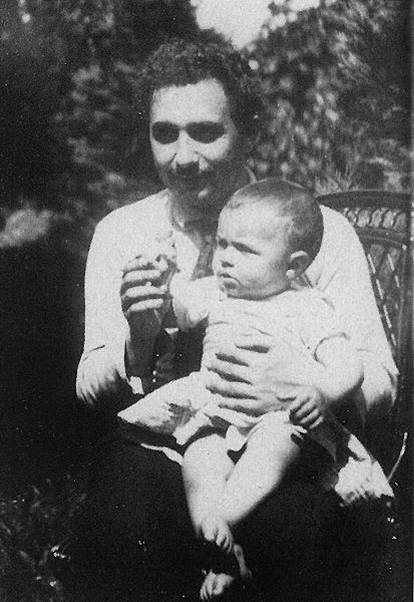 Einstein cu fiul sau In imagine Albert Einstein si fiul sau