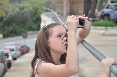 Fata fotofrafiind