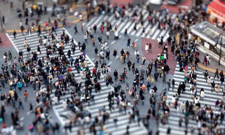 Pietoni în intersecţia Shibuya Pietoni în intersecţia Shibuya