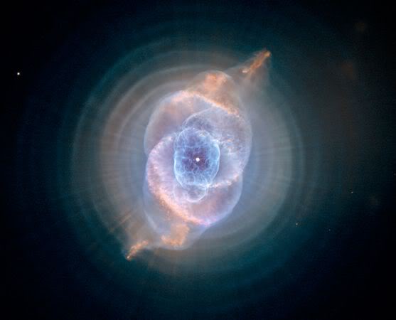 Nebuloasa Cat's Eye, un exemplu despre cum ar arăta Soarele când va muri Nebuloasa Cat's Eye, un exemplu despre cum ar arăta Soarele când va muri